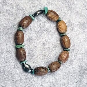 Southwest Style Rustic Faux Turquoise Chip & Wood Bead 8" Stretch Bracelet